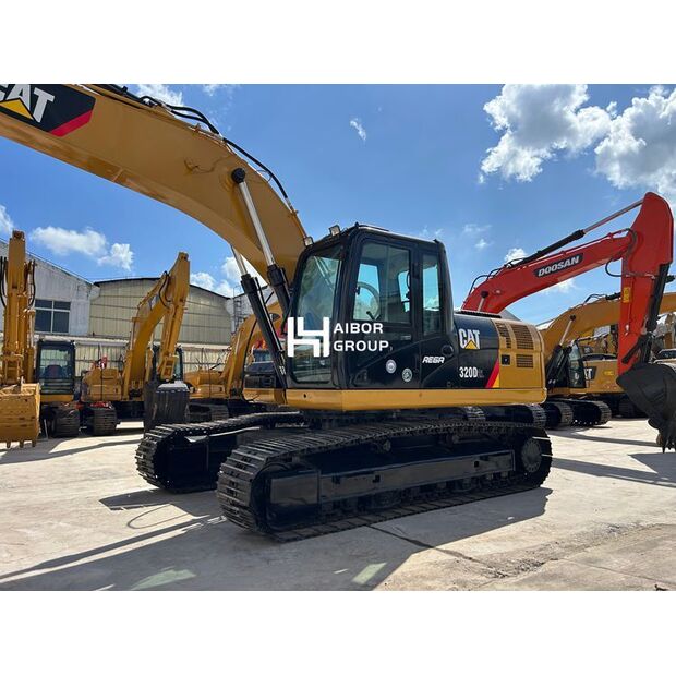 2025 كاتربيلر 320D-48831788