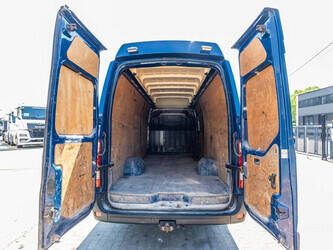 2016-nissan-nv400-1479377-48832802