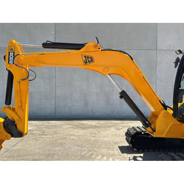 2011 JCB 8056-48832863