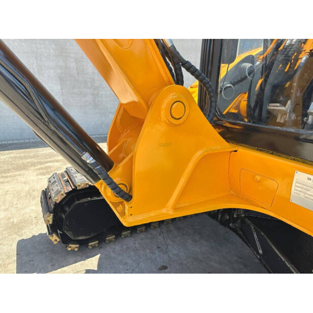 2011 JCB 8056-48832866