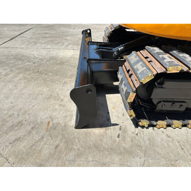 2011 JCB 8056-48832872
