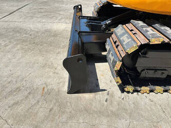 2011-jcb-8056-1478237-48832872