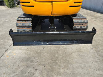 2011-jcb-8056-1478237-48832873