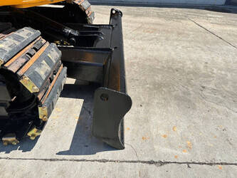 2011-jcb-8056-1478237-48832874