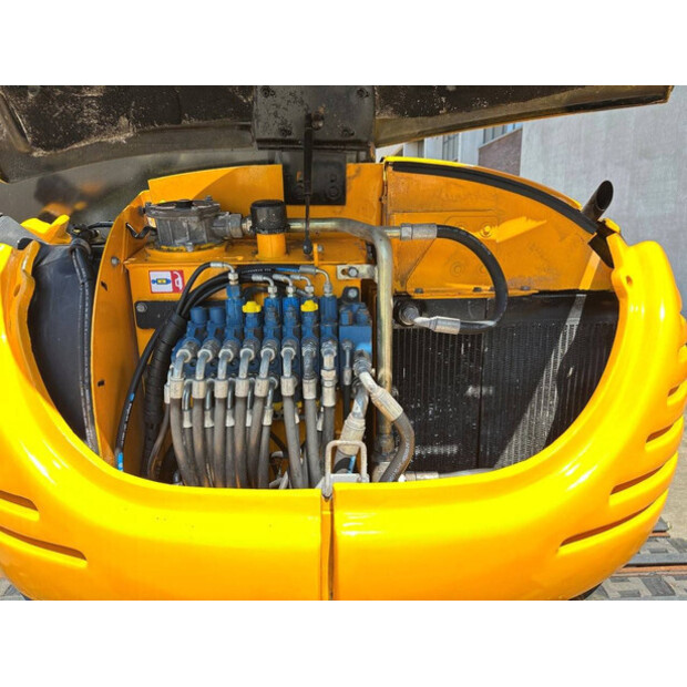 2011 JCB 8056-48832876
