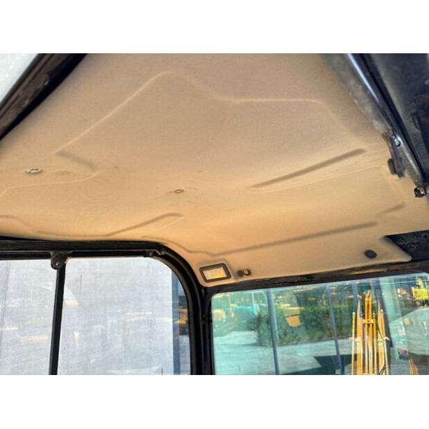 2011 JCB 8056-48832883