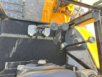 2011-jcb-8056-1478237-48832886