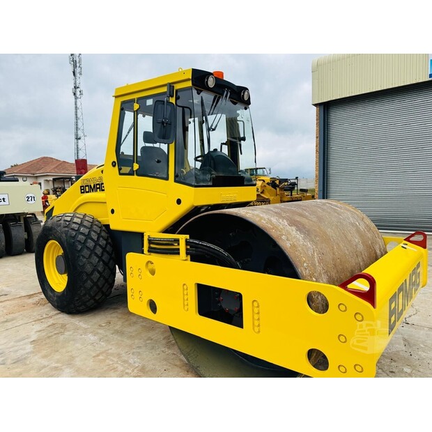 2015 BOMAG BW211D-40-48834483