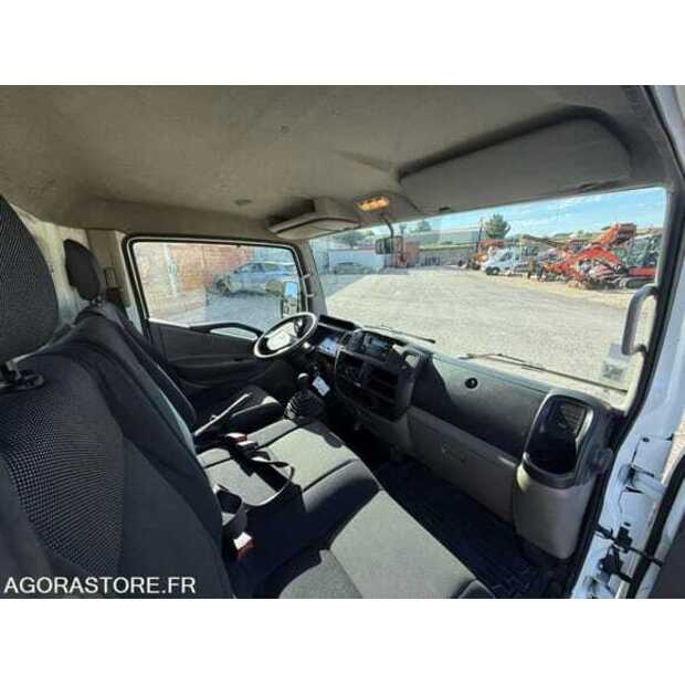 2017 NISSAN NT400-48835695