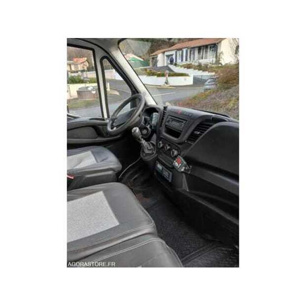 2017 Iveco 35C14-48835767