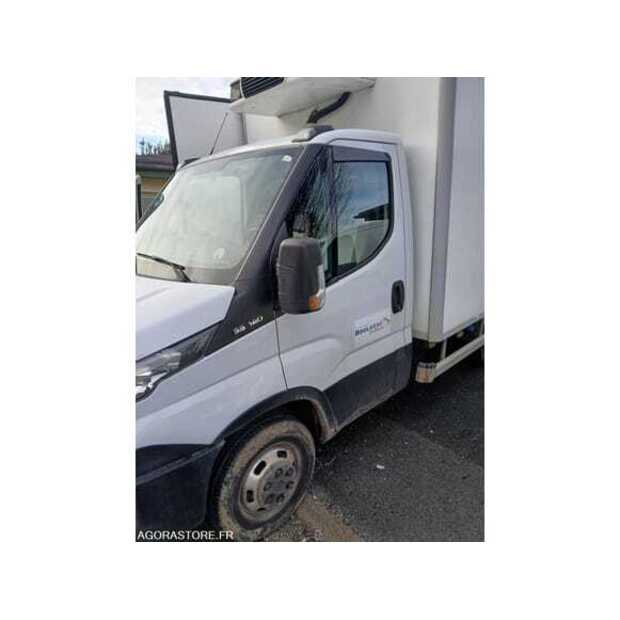 2017 Iveco 35C14-48835781