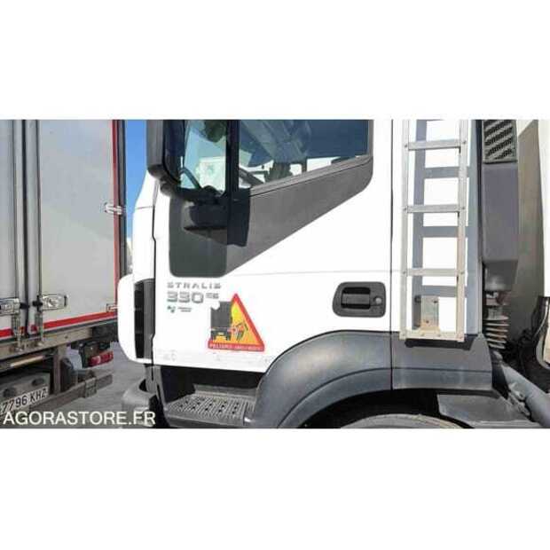 Iveco-48836156