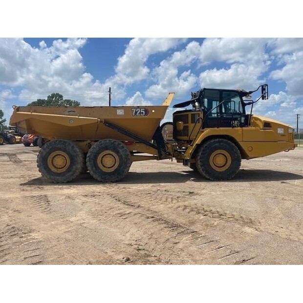 2022 Caterpillar 725-48842235