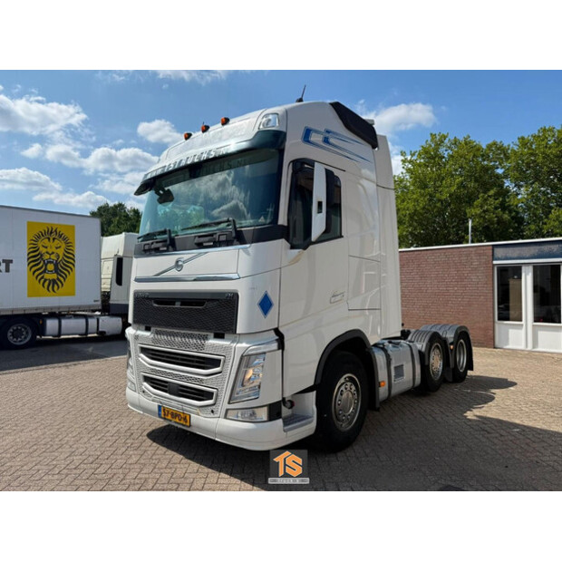 2020 فولفو FH-48842268