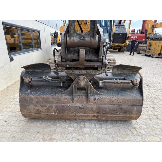 2019 Hyundai HX260NL-48845035