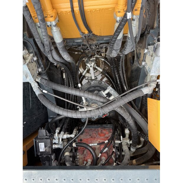 2019 Hyundai HX260NL-48845056