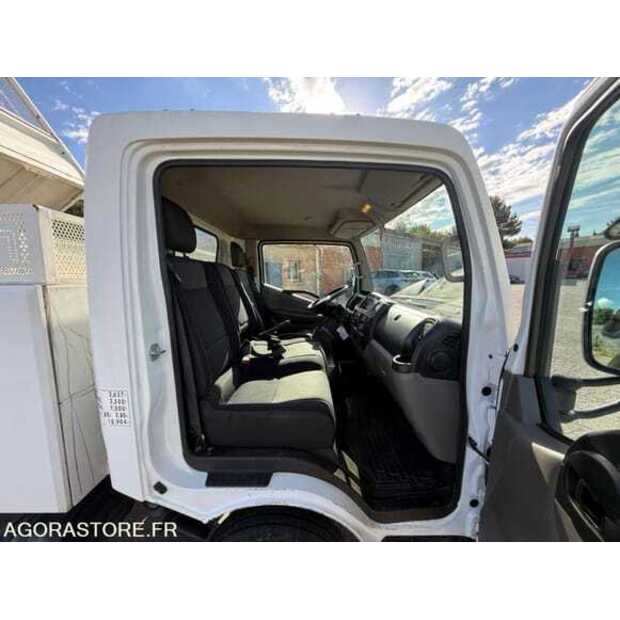 2017 NISSAN NT400-48849038