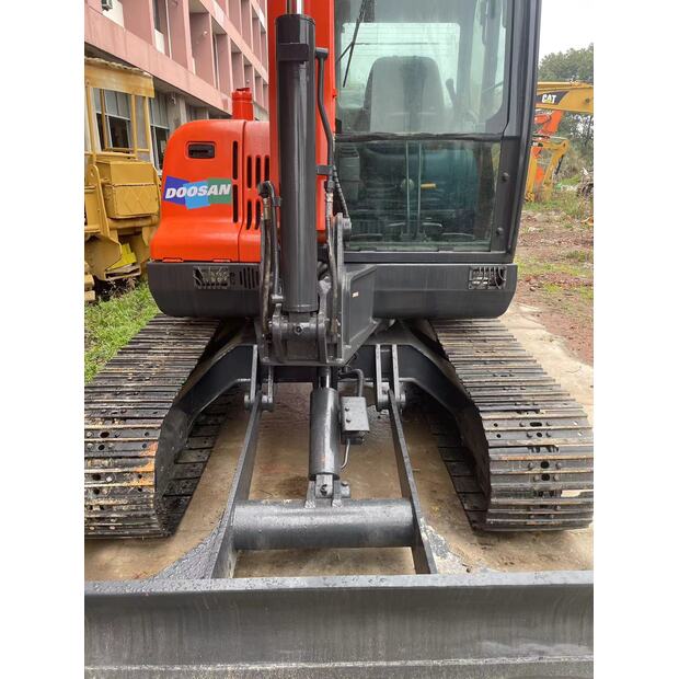 2017 Doosan DX60-48852593