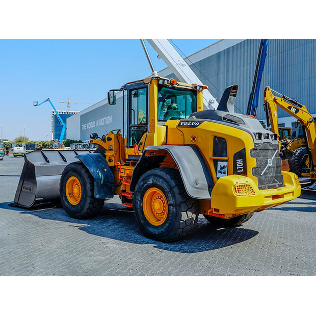 2017 فولفو L70H-48857956