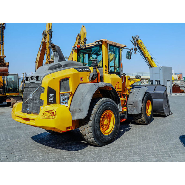 2017 فولفو L70H-48857957