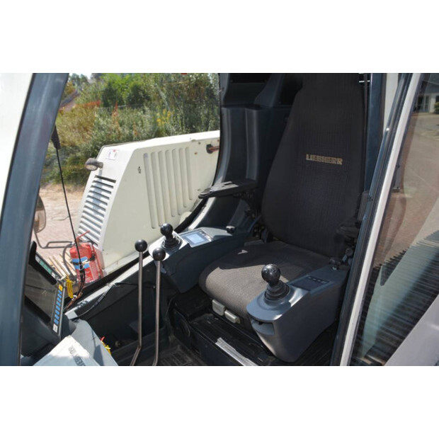 2010 Liebherr LTR 1060-48858589