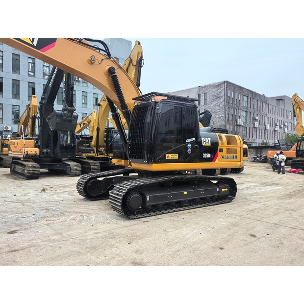 2025 Caterpillar 325D-48861629