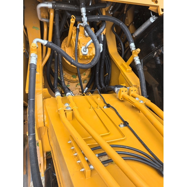 2025 Caterpillar 325D-48861631