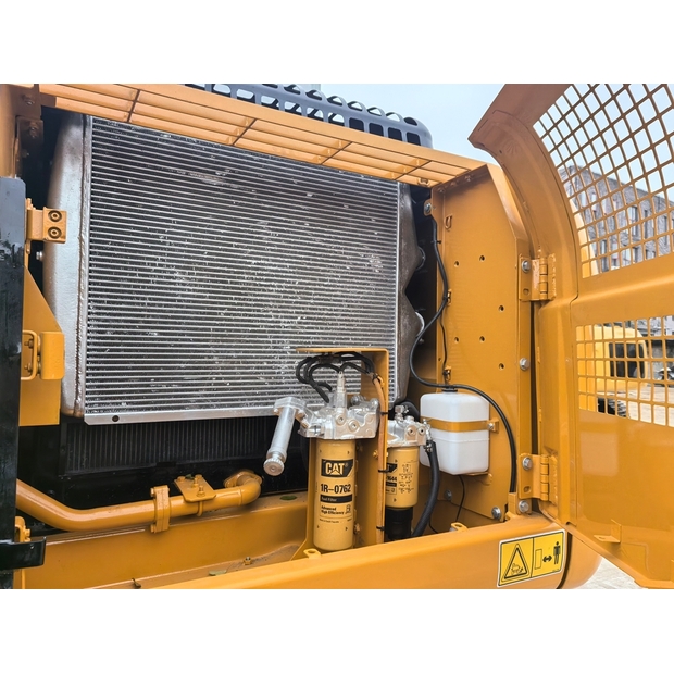 2025 Caterpillar 325D-48861633