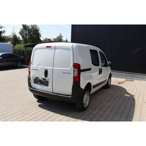 2010 بيجو Bipper-48861796