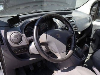 2010-peugeot-bipper-1480153-48861811