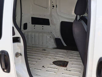 2010-peugeot-bipper-1480153-48861832