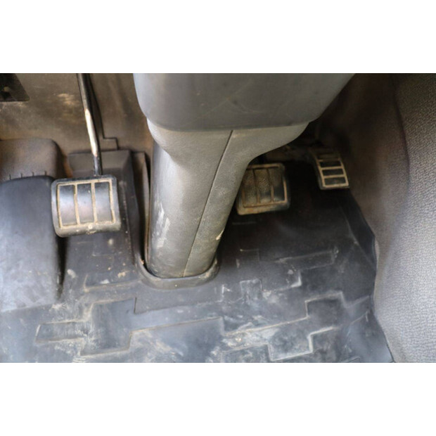 2002 Volvo FM9-48862568