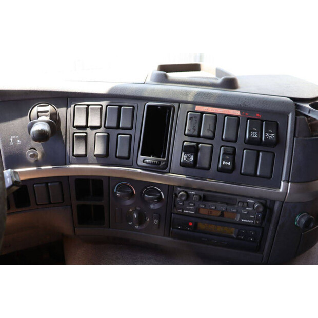 2002 Volvo FM9-48862572