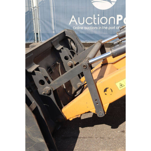 2018 CASE 851EX-48863139