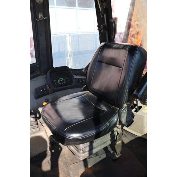 2018 CASE 851EX-48863148
