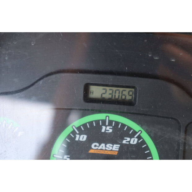 2018 CASE 851EX-48863156