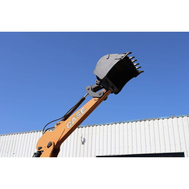 2018 CASE 851EX-48863164