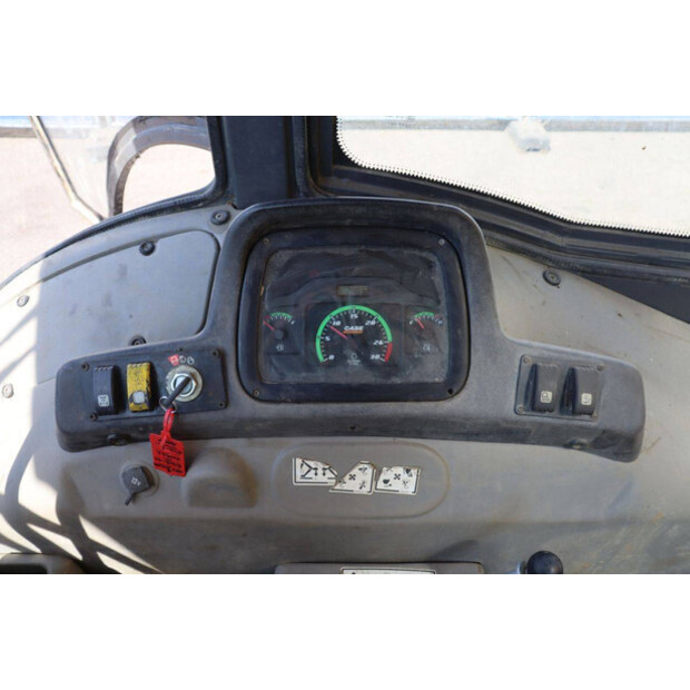 2018 نيو هولاند B90B-SS-48863259