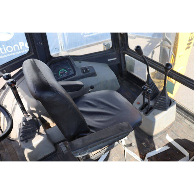 2018 نيو هولاند B90B-SS-48863262