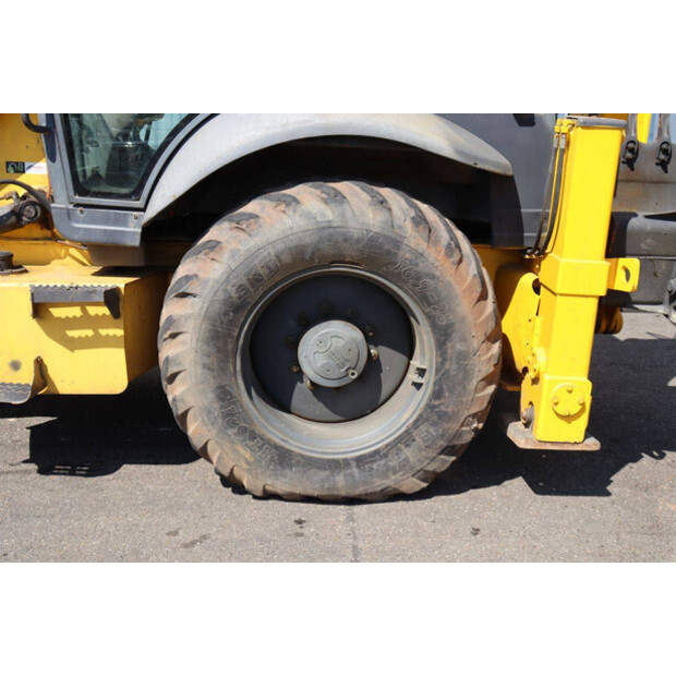 2018 نيو هولاند B80B-SS-48863285