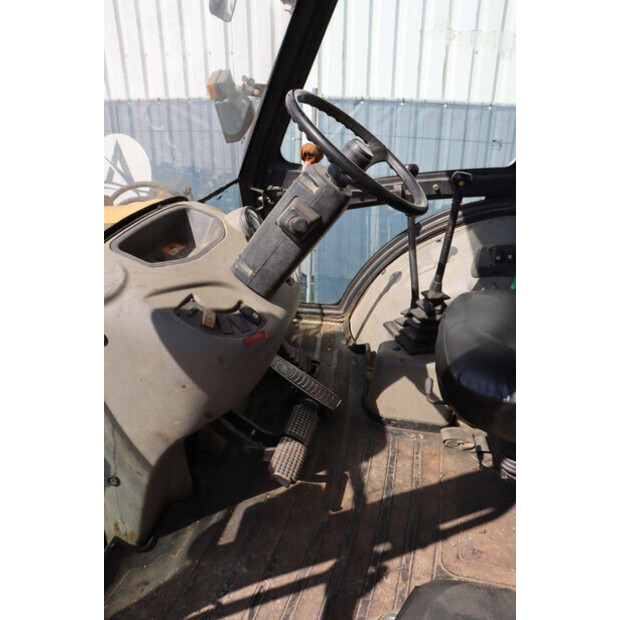 2018 نيو هولاند B80B-SS-48863293