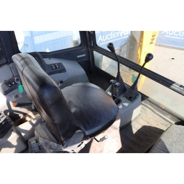 2018 نيو هولاند B80B-SS-48863304