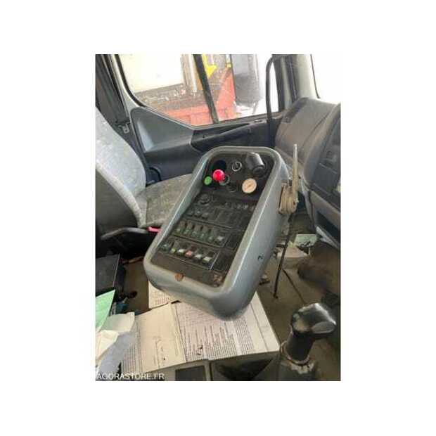 2001 Renault-48864495