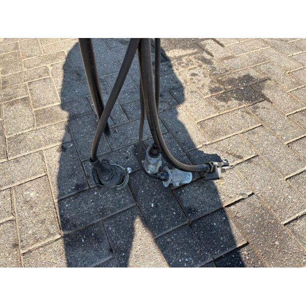 2013 لاج 2-48873907