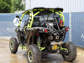 2015-bombardier-can-am-48875284