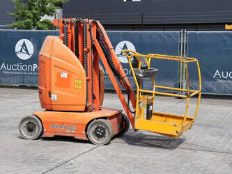 2012-jlg-toucan-10e-1480523-48876214