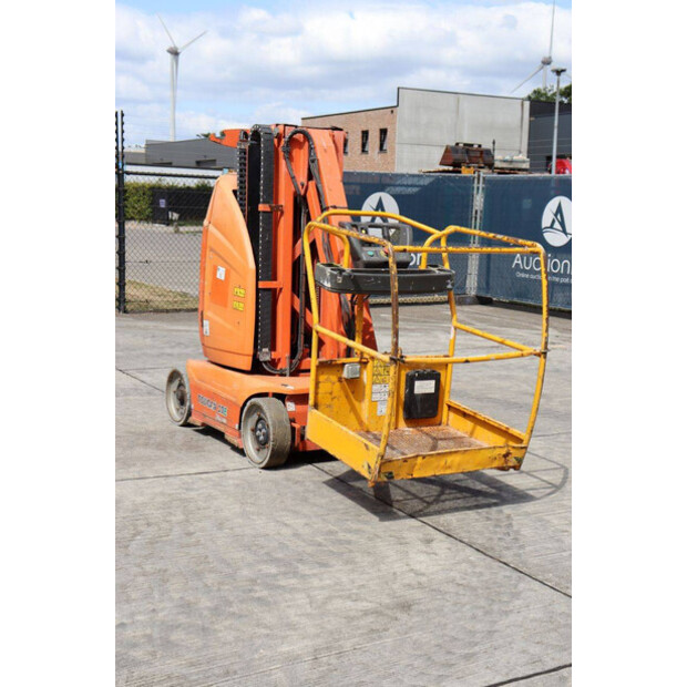 2012 جيه ال جي TOUCAN 10E-48876215