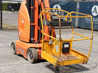 2012-jlg-toucan-10e-1480523-48876215