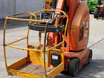 2012-jlg-toucan-10e-1480523-48876217