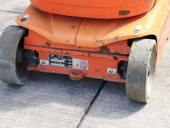 2012-jlg-toucan-10e-1480523-48876222